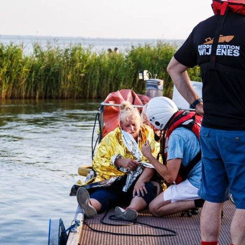 rodekruis_13_original-06d0c10b Geslaagde samenwerkingsoefening in haven van Wijdenes - Reddingstation Wijdenes