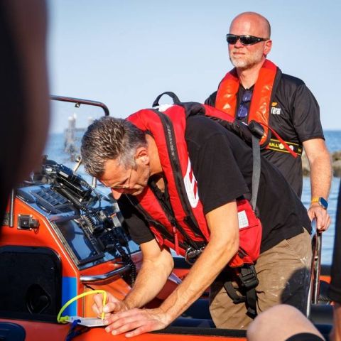 rodekruis_1_original-15e7b2f5 Geslaagde samenwerkingsoefening in haven van Wijdenes - Reddingstation Wijdenes