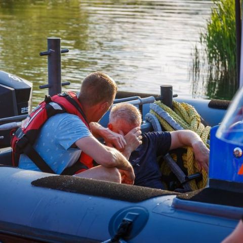 rodekruis_5_original-6fdd1beb Geslaagde samenwerkingsoefening in haven van Wijdenes - Reddingstation Wijdenes