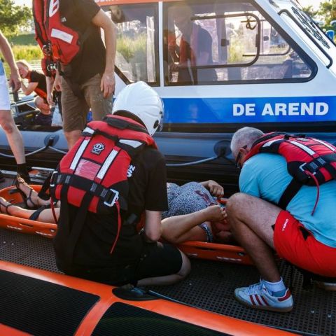 rodekruis_4_original-758897b9 Geslaagde samenwerkingsoefening in haven van Wijdenes - Reddingstation Wijdenes