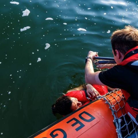 rodekruis_17_original-7cea6815 Geslaagde samenwerkingsoefening in haven van Wijdenes - Reddingstation Wijdenes