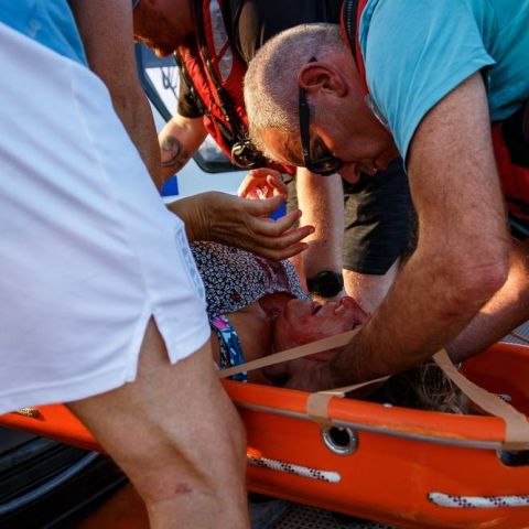 rodekruis_9_original-9695d05f Geslaagde samenwerkingsoefening in haven van Wijdenes - Reddingstation Wijdenes