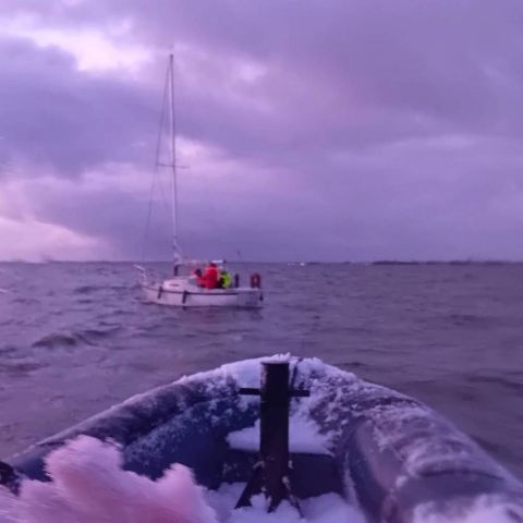 20260104b_original-a6405e72 Technische problemen op het Markermeer bij winterse omstandigheden - Reddingstation Wijdenes