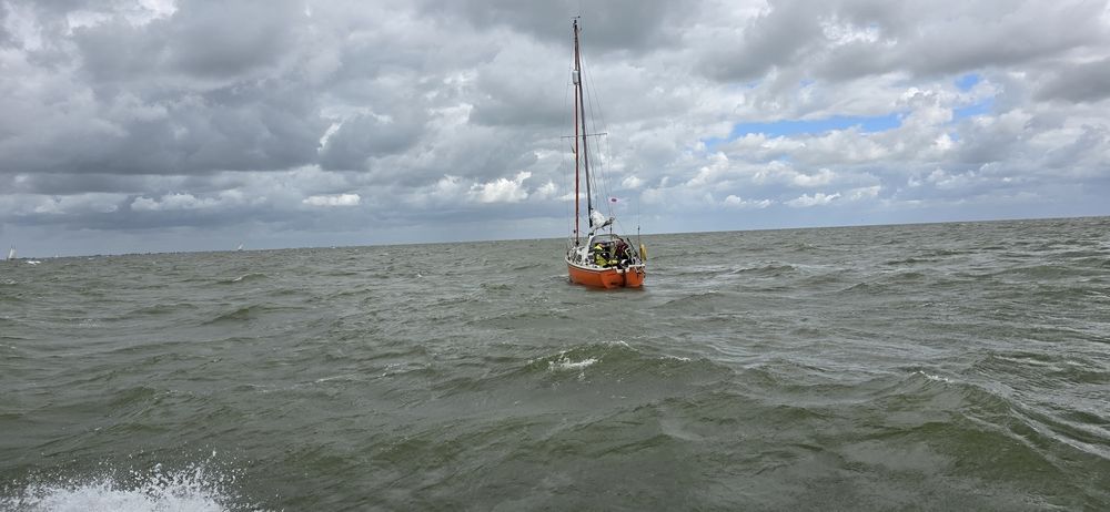 20260613a-ada7f827 Reddingboot onderbreekt assistentie voor melding omgeslagen zeilboot - Reddingstation Wijdenes