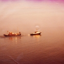 Vastgelopen motorboot in dichte mist ter hoogte van Oosterleek (1984).